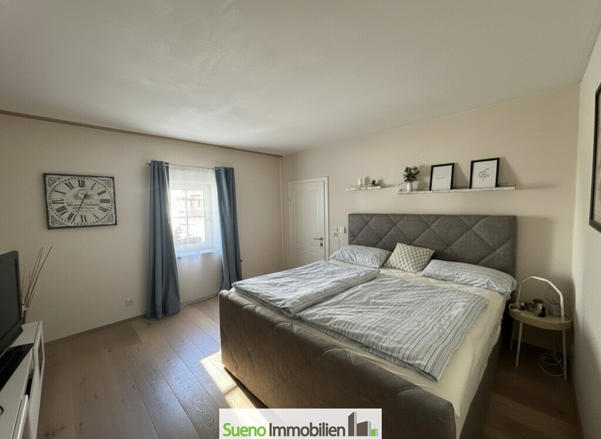 schlafzimmer nordseitig tuer ins vorhaus links hinten – links tuer ins ofenzimmer