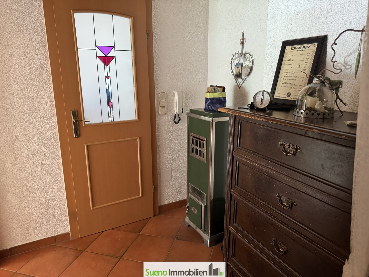 vorhaus 1. stock mit tuer in die kueche